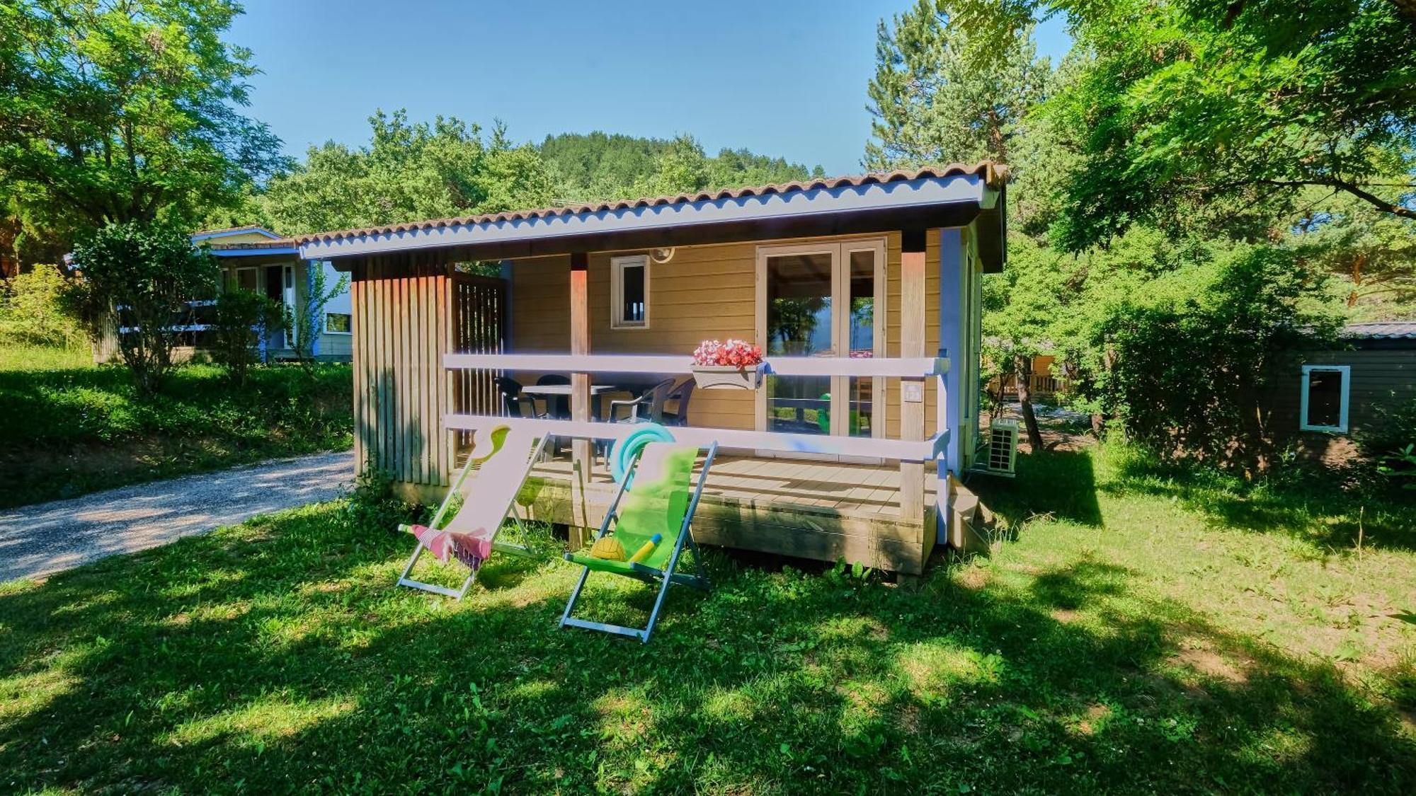 Camping Le Couriou Recoubeau-Jansac Eksteriør bilde