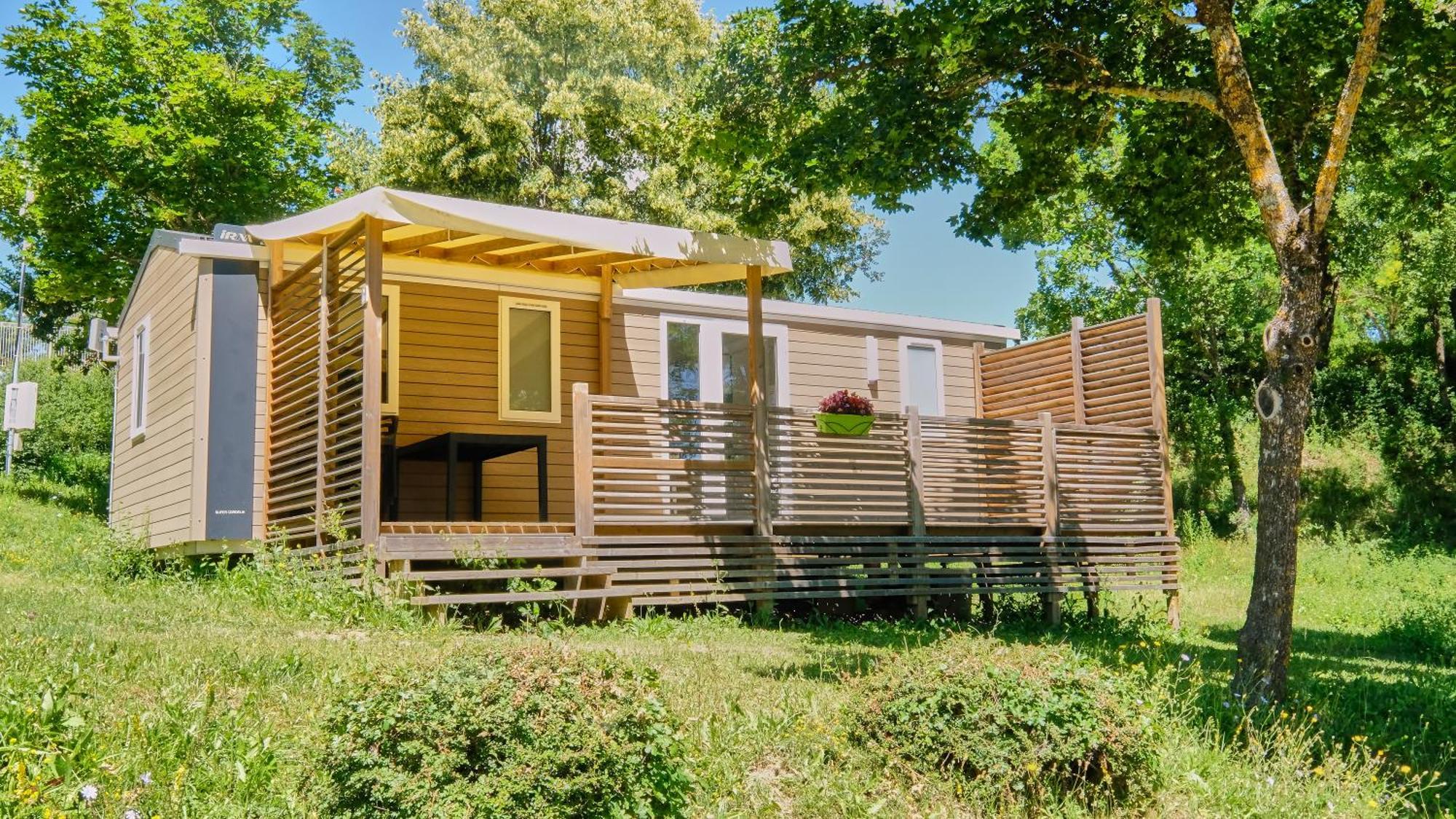 Camping Le Couriou Recoubeau-Jansac Eksteriør bilde