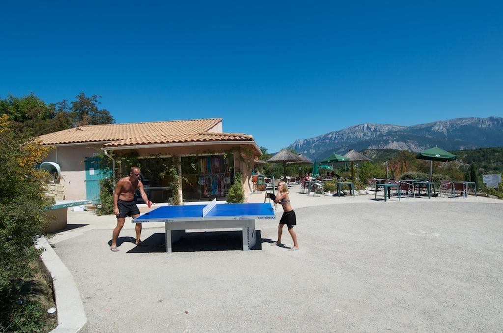 Camping Le Couriou Recoubeau-Jansac Eksteriør bilde