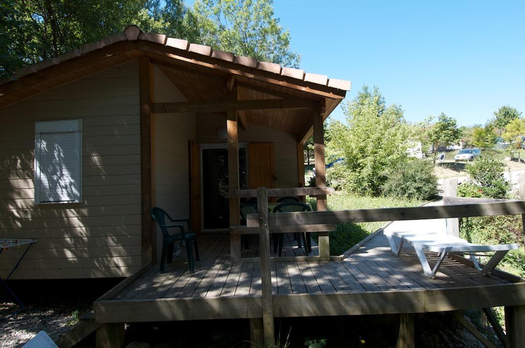 Camping Le Couriou Recoubeau-Jansac Eksteriør bilde
