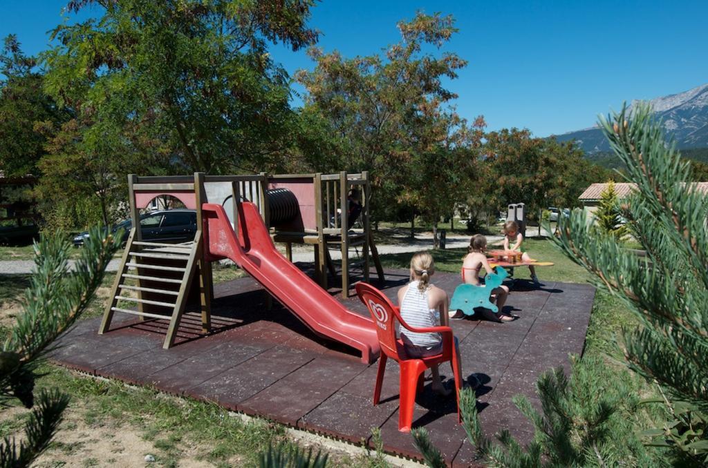 Camping Le Couriou Recoubeau-Jansac Eksteriør bilde